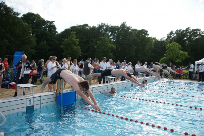 200 Wedstrijdzwemmers In Buitenbad – RTV Seaport